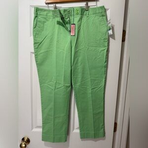 Vineyard Vines capri pants women’s NWT! Apologies for the wrinkles 🙈 in …